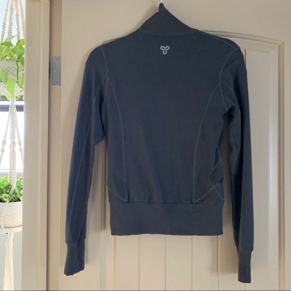 🖤2/$15 Aritzia TNA Zip-Up - Picture 5 of 6